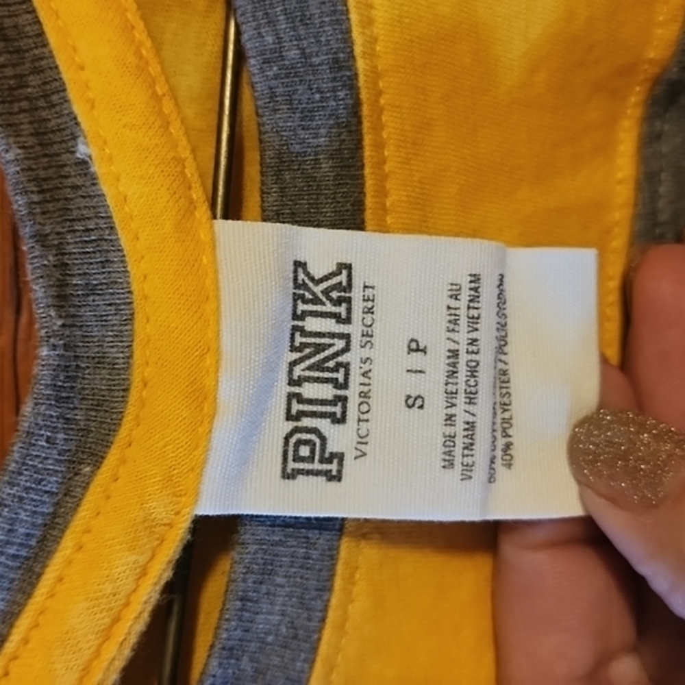 ⭐️3/$20⭐️Pink Victoria Secret t-shirt‎ - Picture 4 of 7